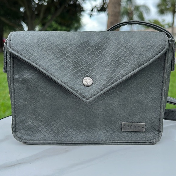 Roxy Textured Crossbody Bag - Picture 2 of 12